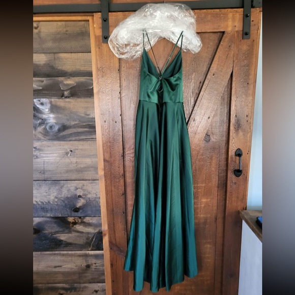 NWOT David’s Bridal Bridesmaid/Prom Juniper Green Long dress - Picture 2 of 5